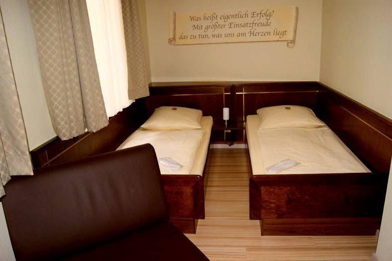 Hotel Am Wilhelmsplatz Stuttgart Chambre photo