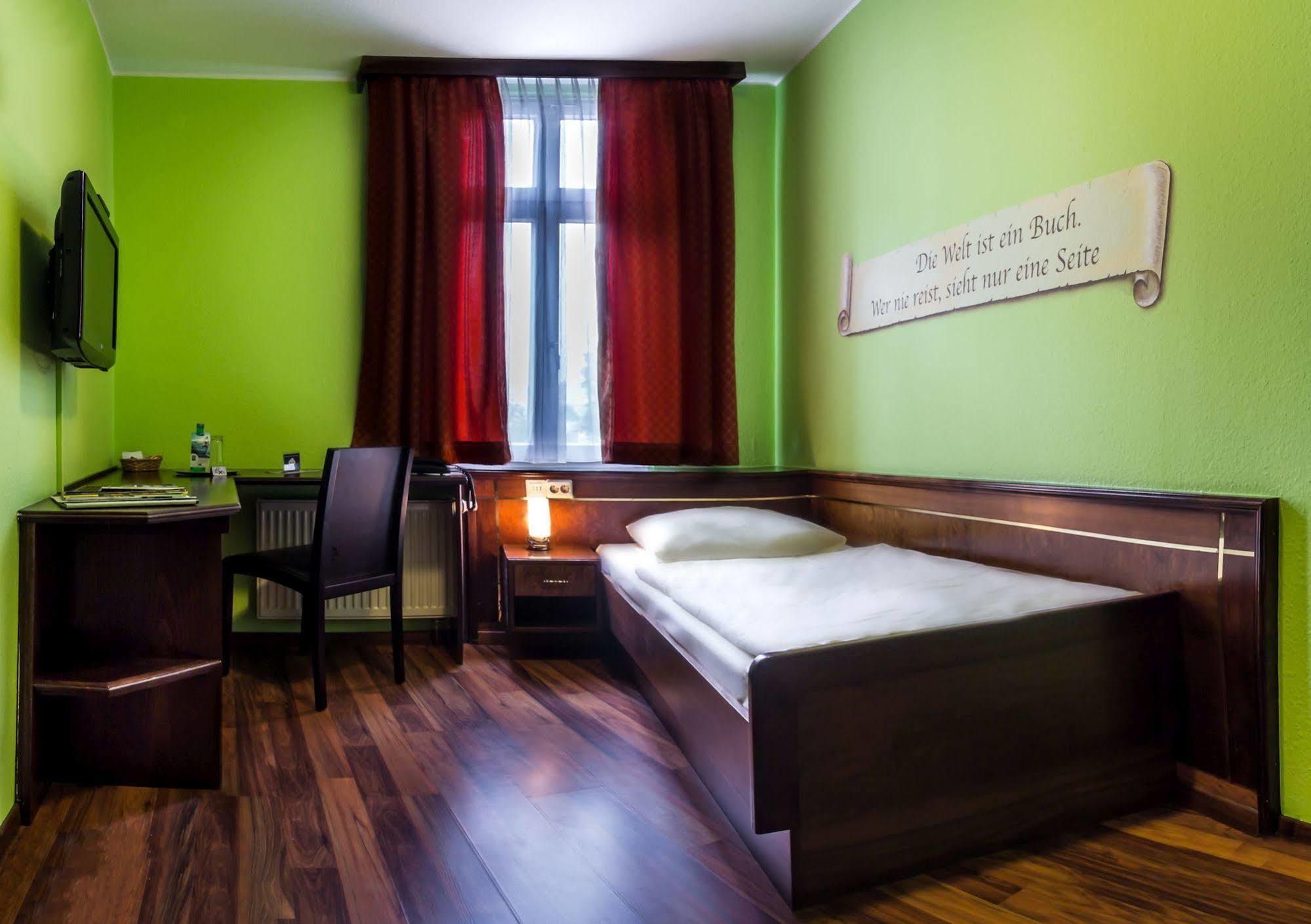 Hotel Am Wilhelmsplatz Stuttgart Extérieur photo