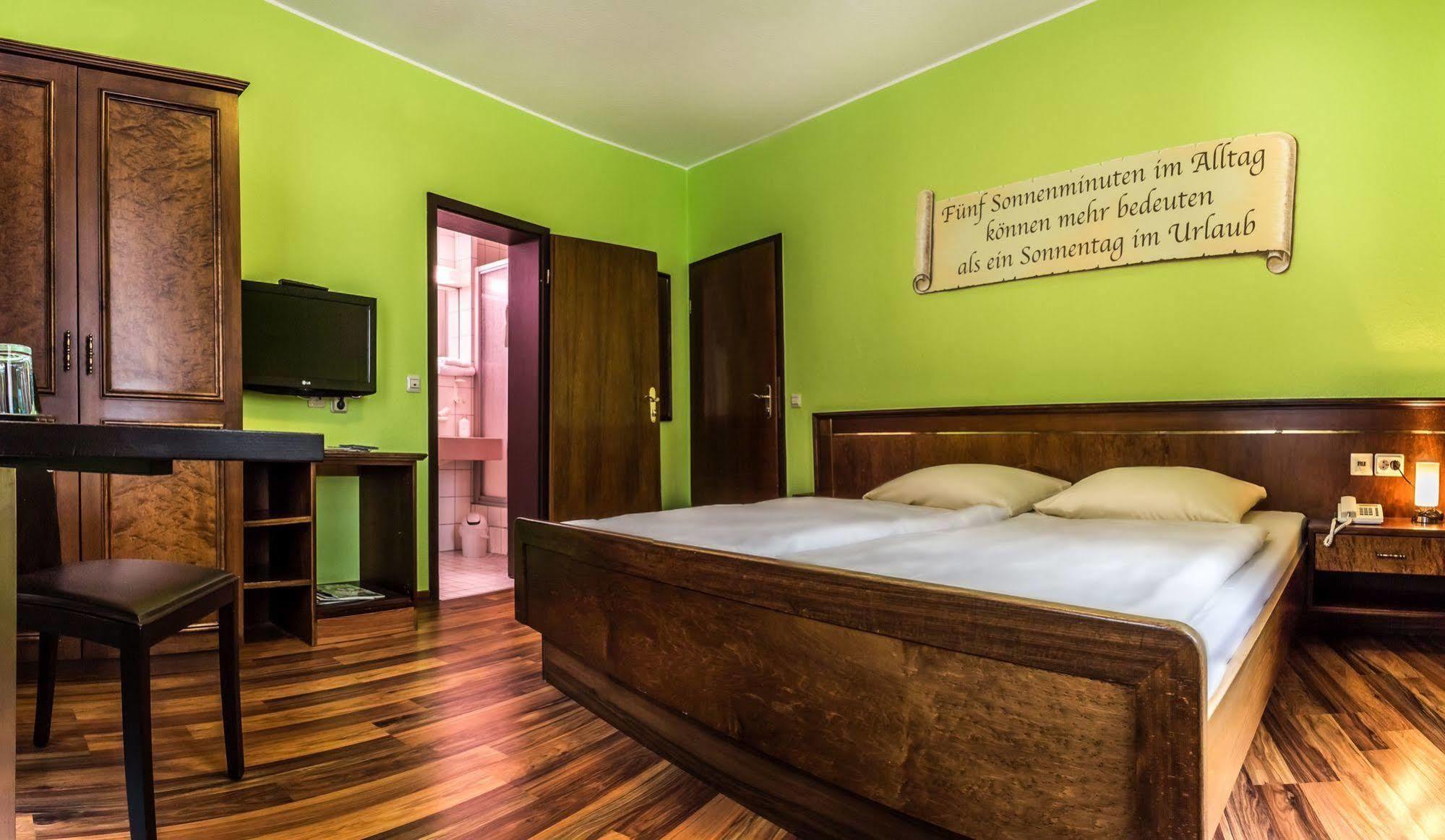 Hotel Am Wilhelmsplatz Stuttgart Extérieur photo