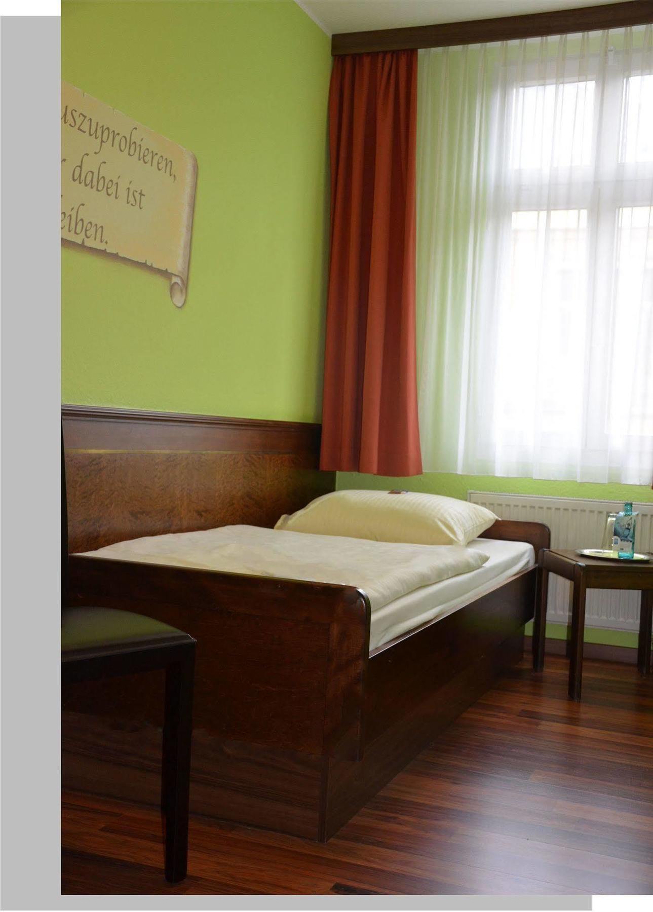 Hotel Am Wilhelmsplatz Stuttgart Extérieur photo