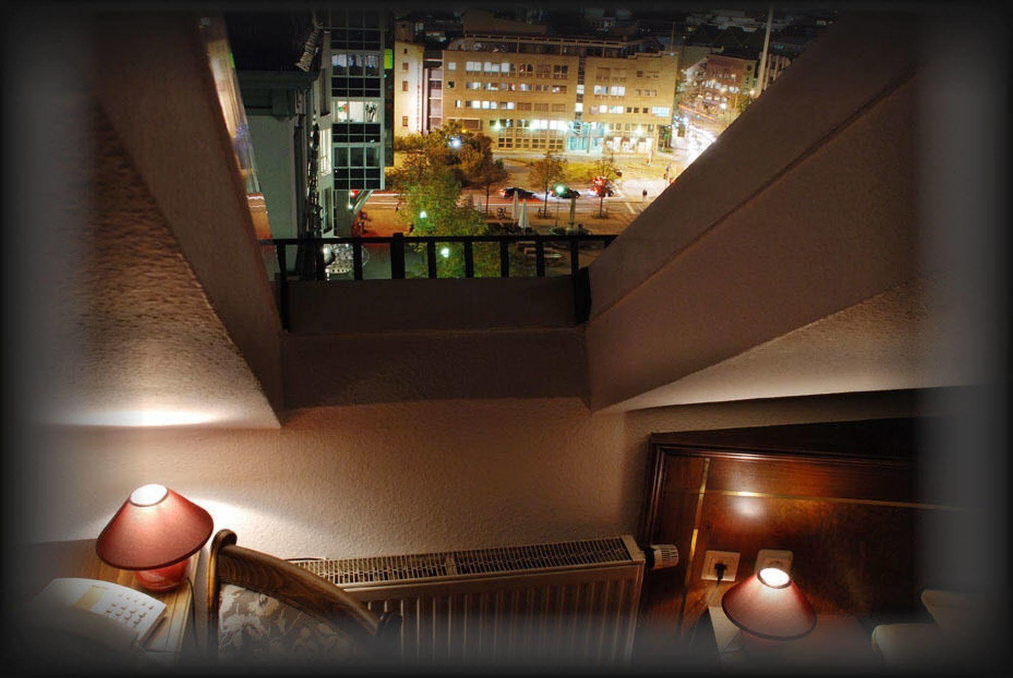 Hotel Am Wilhelmsplatz Stuttgart Extérieur photo