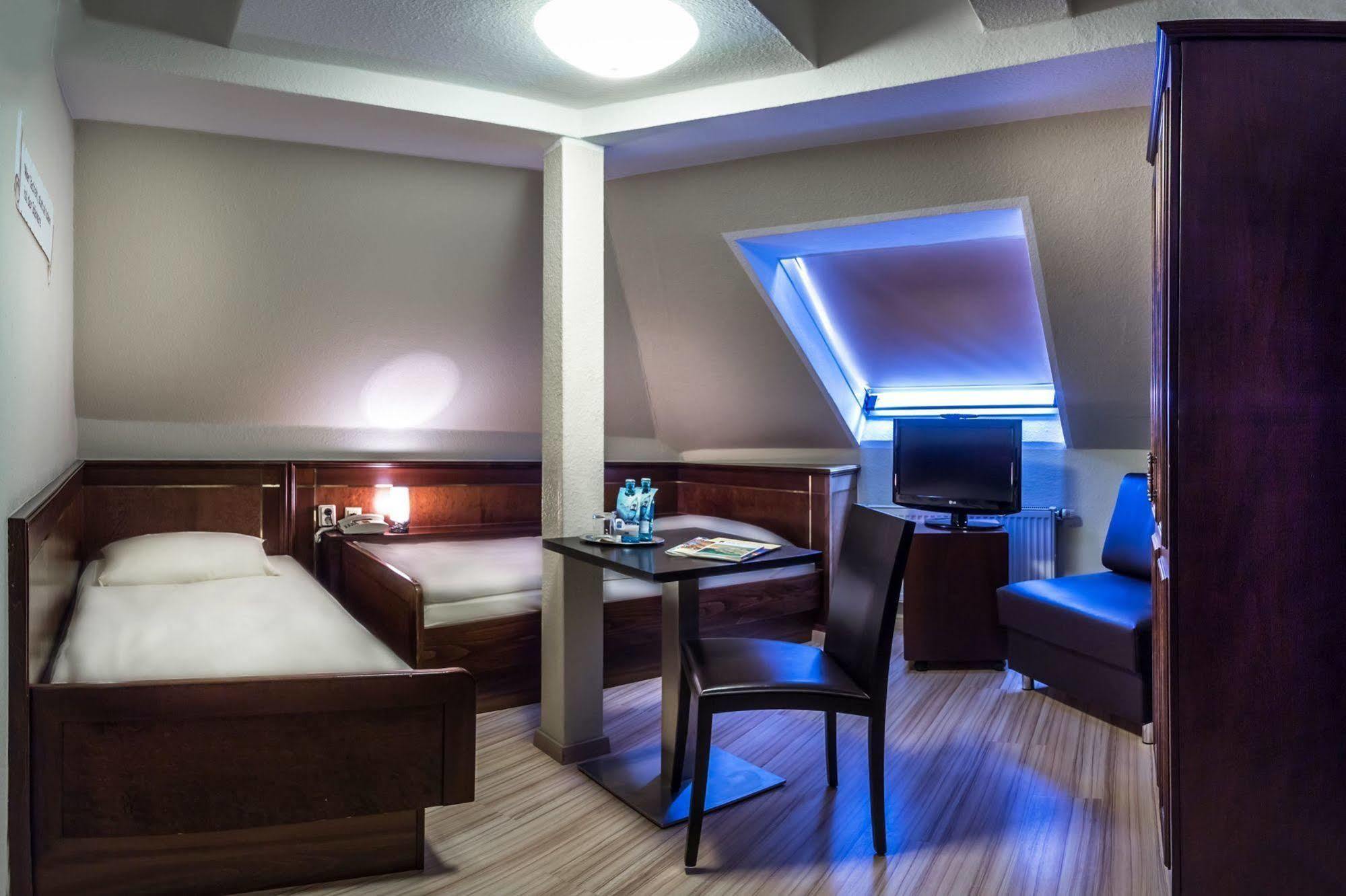 Hotel Am Wilhelmsplatz Stuttgart Extérieur photo