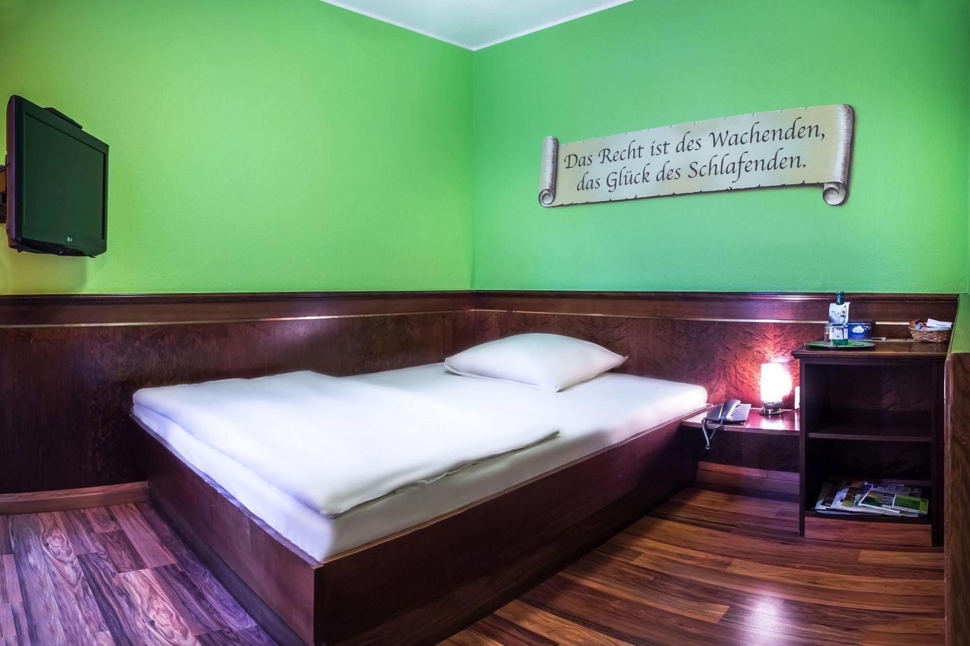 Hotel Am Wilhelmsplatz Stuttgart Extérieur photo
