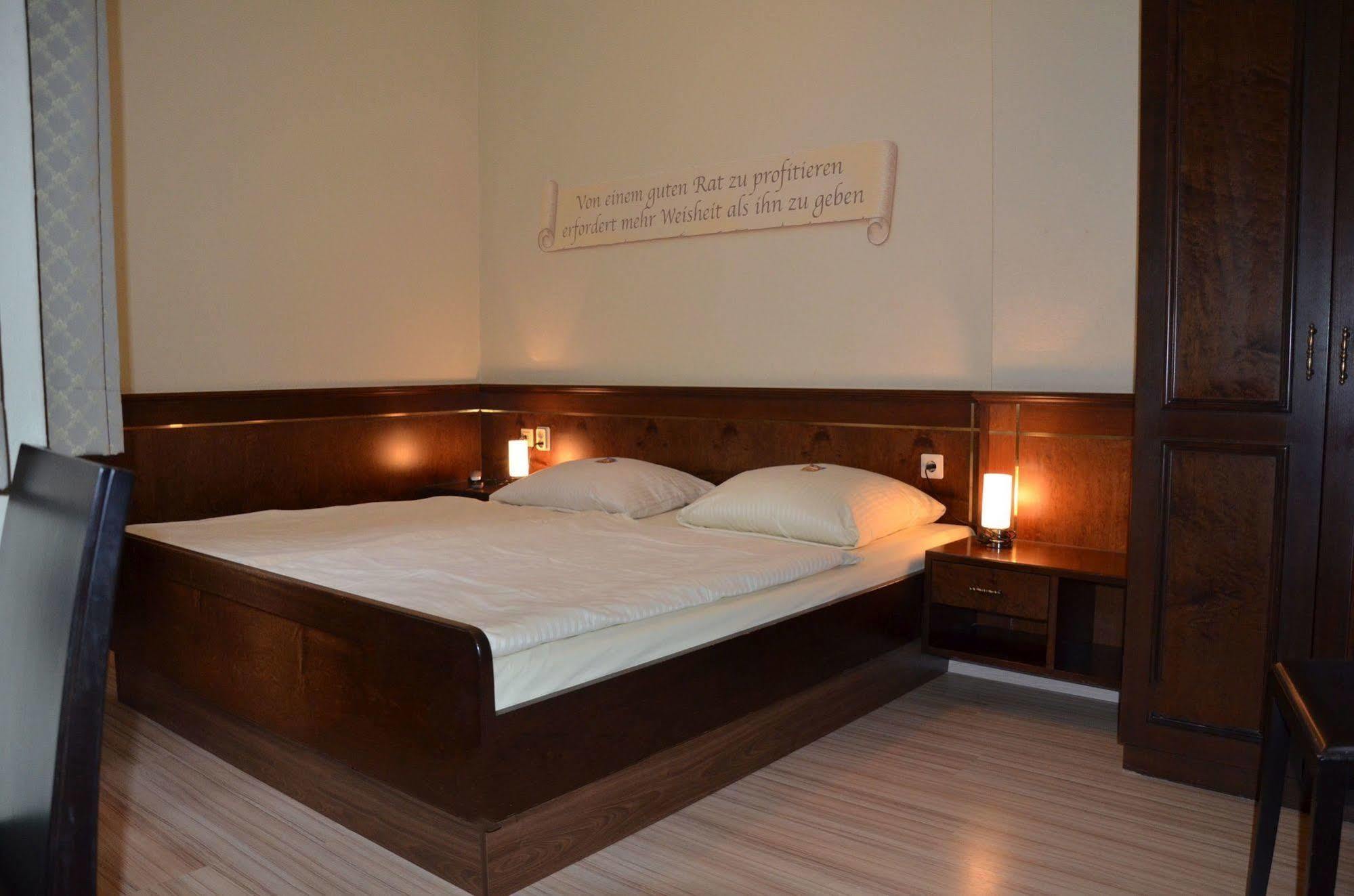 Hotel Am Wilhelmsplatz Stuttgart Extérieur photo