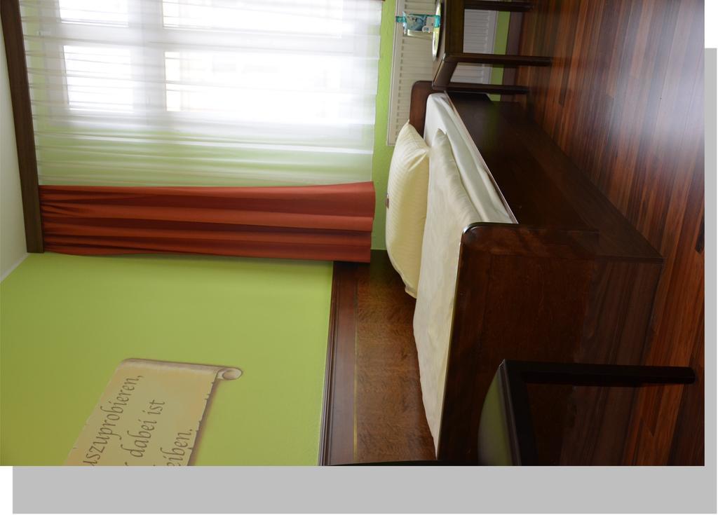 Hotel Am Wilhelmsplatz Stuttgart Chambre photo